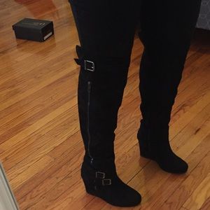 Black wedge boots